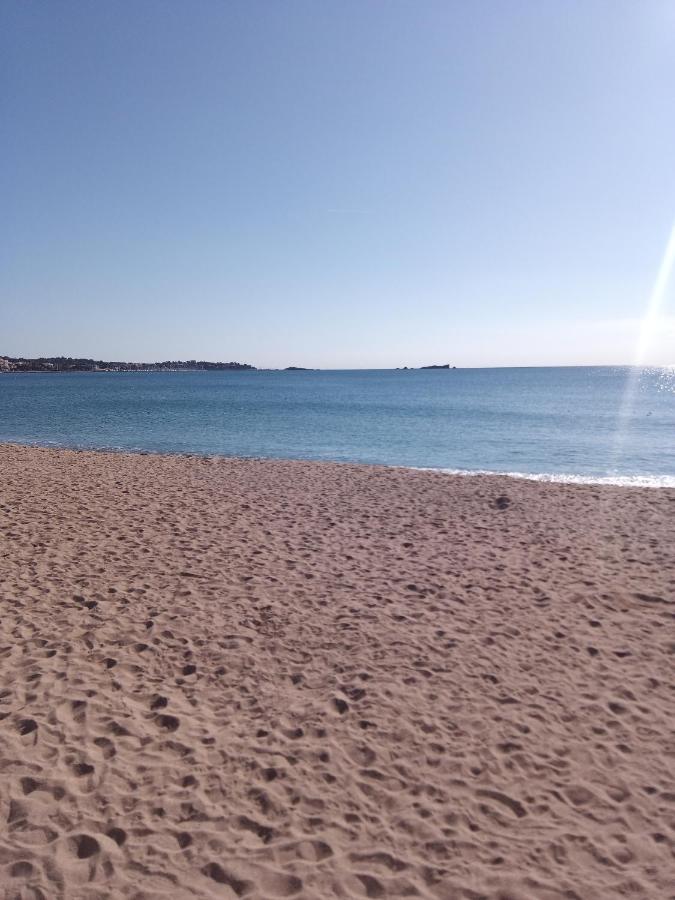 Frejus Plage, Appartement Entier , Piscine,Parking,Plage A 200M Eksteriør bilde